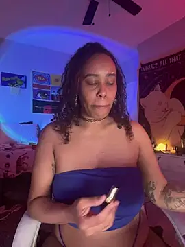 Snapshot of loveluna8 chatting on 2, 3, 2025 loveluna8 online show from 2, 3, 2025