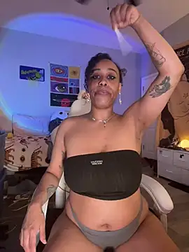 Snapshot of loveluna8 chatting on 2, 3, 2025 loveluna8 online show from 2, 3, 2025