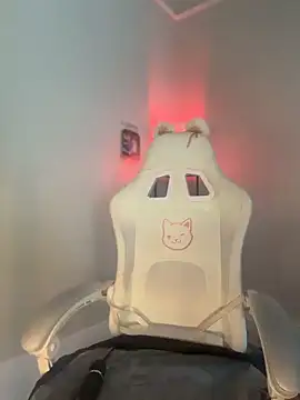 loveluna8 online show from 4, 3, 2026