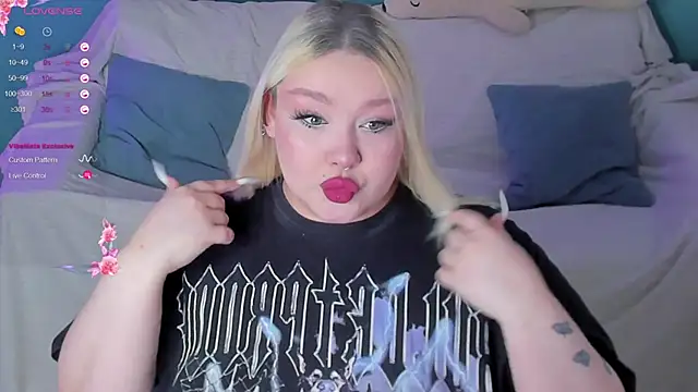 Snapshot of LilyBelll chatting on 24, 2, 2025 LilyBelll online show from 24, 2, 2025
