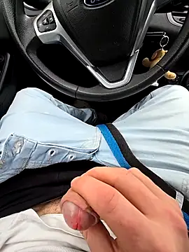 Snapshot of Titanhoott chatting on 8, 11, 2025 Titanhoott online show from 8, 11, 2025