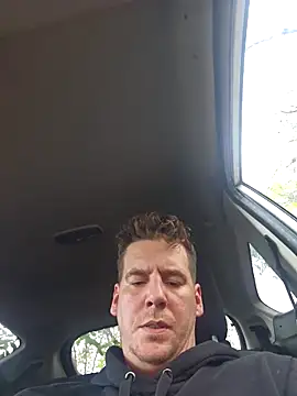 Snapshot of Titanhoott chatting on 13, 11, 2025 Titanhoott online show from 13, 11, 2025