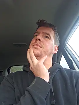 Snapshot of Titanhoott chatting on 17, 11, 2025 Titanhoott online show from 17, 11, 2025