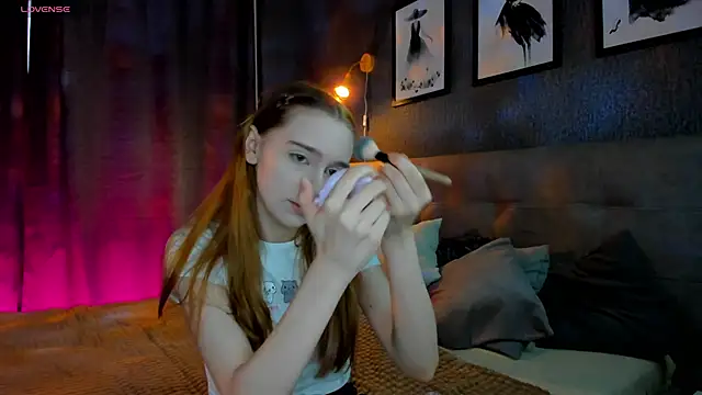 Lesi Moonie01 online show from 3, 10, 2025