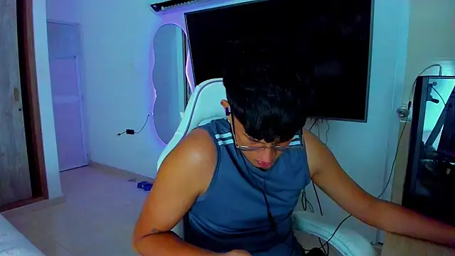 Snapshot of kittyandrick chatting on 8, 11, 2025 kittyandrick online show from 8, 11, 2025