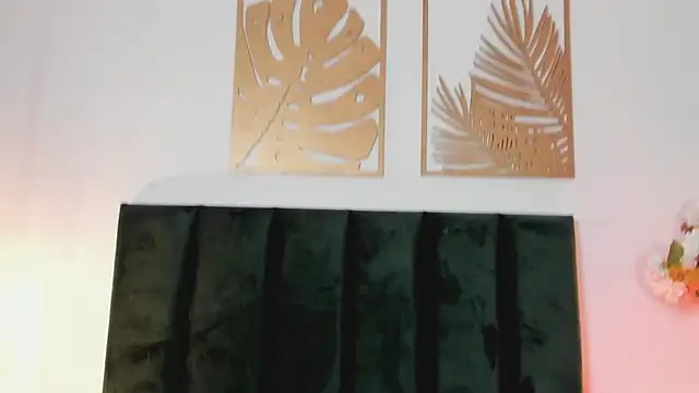 HollyHudsonn online show from 7, 1, 2025