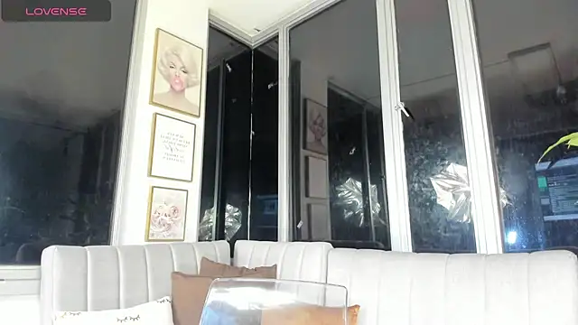 Snapshot of Megan_Lim chatting on 14, 2, 2025 Megan Lim online show from 14, 2, 2025