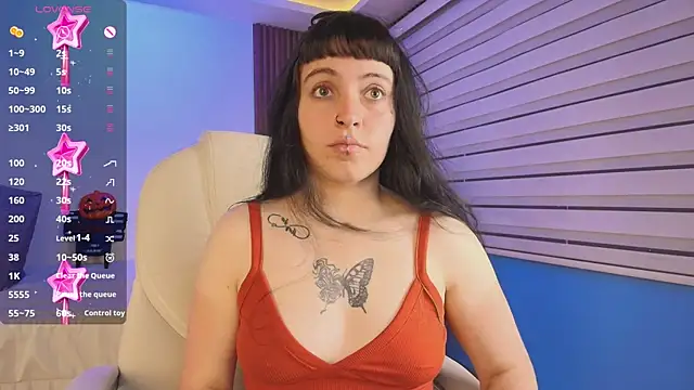 Snapshot of Lucy_Smith2 chatting on 17, 10, 2025 Lucy Smith2 online show from 17, 10, 2025