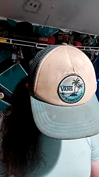 Snapshot of Boo-boo_kittyfux chatting on 18, 12, 2025 Boo-boo kittyfux online show from 18, 12, 2025