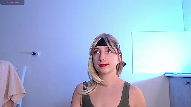 Eva Hailey  online show from 28, 1, 2025