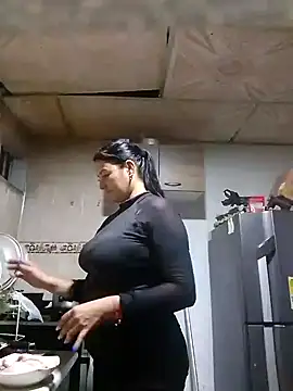 Snapshot of lupita_2023 chatting on 17, 12, 2024 lupita 2023 online show from 17, 12, 2024