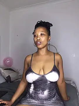 Snapshot of SZA_Doja chatting on 5, 1, 2025 SZA Doja online show from 5, 1, 2025