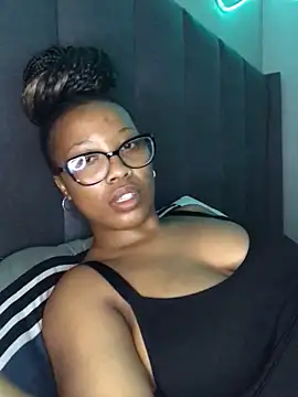 Snapshot of SZA_Doja chatting on 18, 10, 2025 SZA Doja online show from 18, 10, 2025