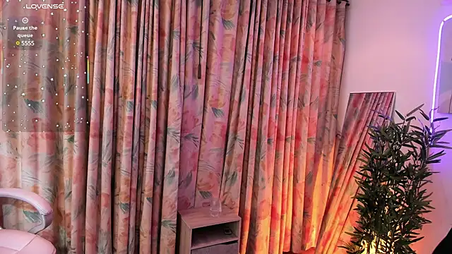 Snapshot of aisha_bx chatting on 21, 2, 2025 aisha bx online show from 21, 2, 2025