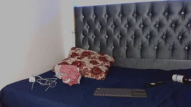 Snapshot of AntonellaAndNoah chatting on 12, 3, 2025 AntonellaAndNoah online show from 12, 3, 2025