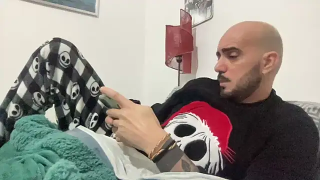 Snapshot of alessandromori91 chatting on 14, 12, 2025 alessandromori91 online show from 14, 12, 2025