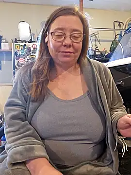 MsShelby40 online show from 20, 2, 2025