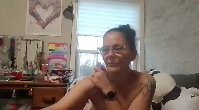 Snapshot of TopazVixen chatting on 3, 3, 2025 TopazVixen online show from 3, 3, 2025