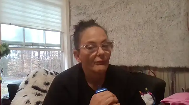 Snapshot of TopazVixen chatting on 5, 3, 2025 TopazVixen online show from 5, 3, 2025