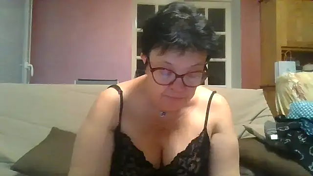 Snapshot of Vandeae44 chatting on 12, 5, 2026 Vandeae44 online show from 12, 5, 2026