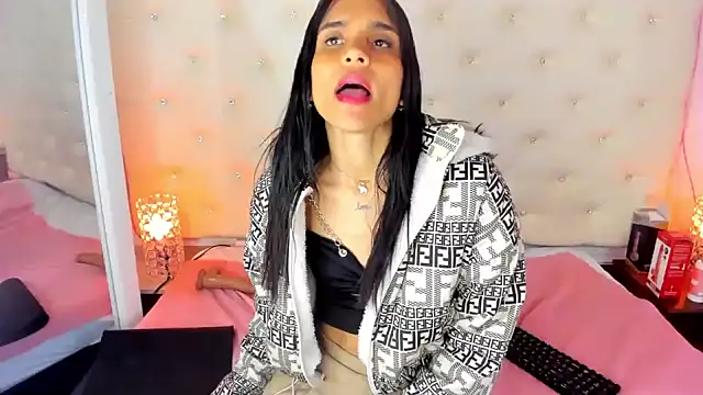 Snapshot of sophie_pariss chatting on 11, 2, 2025 sophie pariss online show from 11, 2, 2025