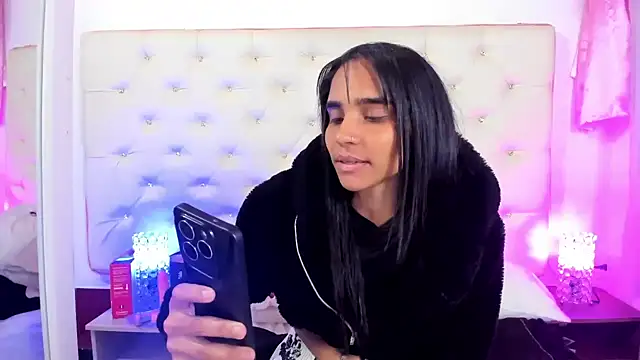 Snapshot of sophie_pariss chatting on 27, 2, 2025 sophie pariss online show from 27, 2, 2025