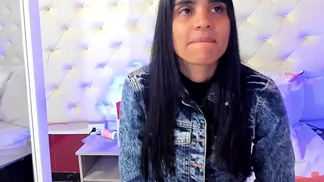 Snapshot of sophie_pariss chatting on 7, 3, 2025 sophie pariss online show from 7, 3, 2025