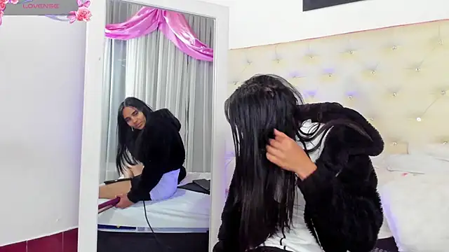 Snapshot of sophie_pariss chatting on 11, 3, 2025 sophie pariss online show from 11, 3, 2025