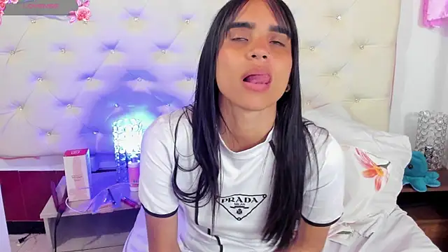 Snapshot of sophie_pariss chatting on 11, 3, 2025 sophie pariss online show from 11, 3, 2025