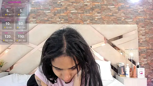 Snapshot of sophie_pariss chatting on 22, 9, 2025 sophie pariss online show from 22, 9, 2025