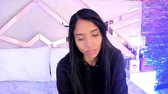 Snapshot of sophie_pariss chatting on 9, 10, 2025 sophie pariss online show from 9, 10, 2025