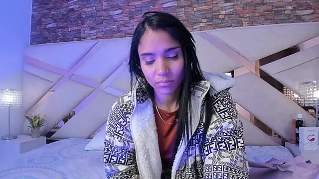 Snapshot of sophie_pariss chatting on 10, 10, 2025 sophie pariss online show from 10, 10, 2025