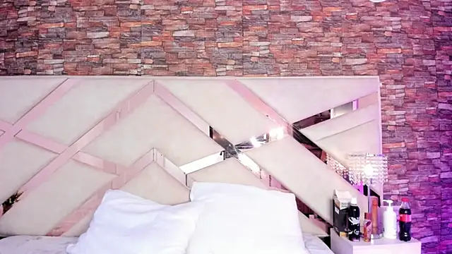 Snapshot of sophie_pariss chatting on 16, 10, 2025 sophie pariss online show from 16, 10, 2025