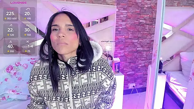 Snapshot of sophie_pariss chatting on 19, 10, 2025 sophie pariss online show from 19, 10, 2025