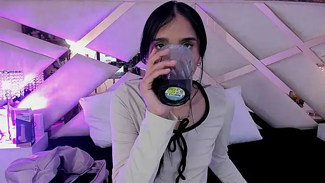 Snapshot of sophie_pariss chatting on 23, 10, 2025 sophie pariss online show from 23, 10, 2025