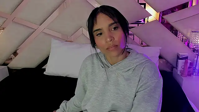 Snapshot of sophie_pariss chatting on 25, 10, 2025 sophie pariss online show from 25, 10, 2025