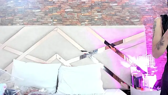 Snapshot of sophie_pariss chatting on 1, 11, 2025 sophie pariss online show from 1, 11, 2025