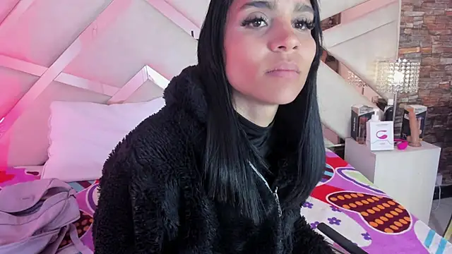 Snapshot of sophie_pariss chatting on 9, 11, 2025 sophie pariss online show from 9, 11, 2025