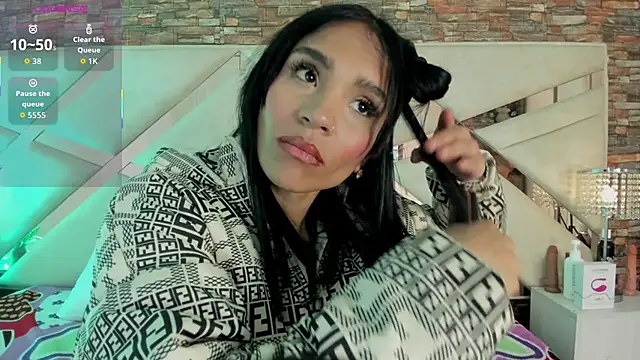 Snapshot of sophie_pariss chatting on 12, 11, 2025 sophie pariss online show from 12, 11, 2025