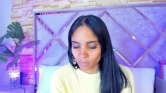 Snapshot of sophie_pariss chatting on 14, 11, 2025 sophie pariss online show from 14, 11, 2025