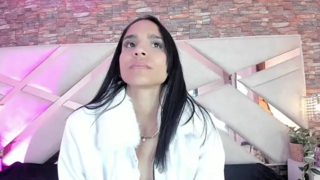 Snapshot of sophie_pariss chatting on 1, 12, 2025 sophie pariss online show from 1, 12, 2025