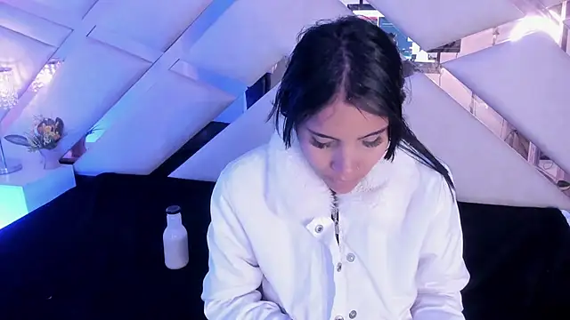 Snapshot of sophie_pariss chatting on 5, 12, 2025 sophie pariss online show from 5, 12, 2025