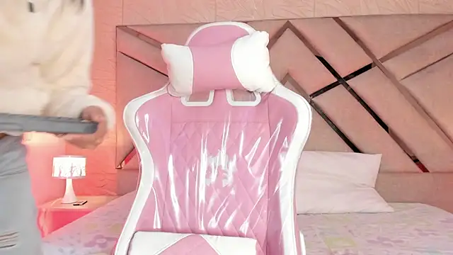 sophie pariss online show from 5, 4, 2026