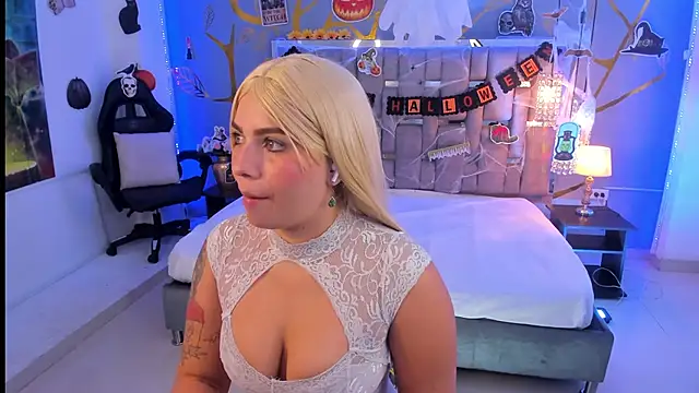 Snapshot of AlessiaDouce chatting on 24, 10, 2025 AlessiaDouce online show from 24, 10, 2025