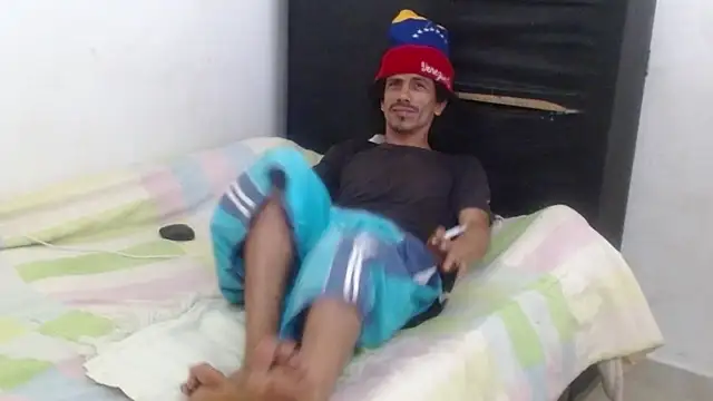 Snapshot of damian_bottom_bigcock chatting on 4, 12, 2024 damian bottom bigcock online show from 4, 12, 2024