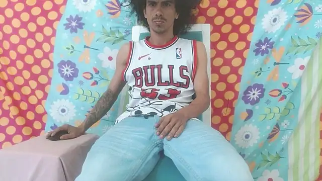 Snapshot of damian_bottom_bigcock chatting on 7, 1, 2025 damian bottom bigcock online show from 7, 1, 2025