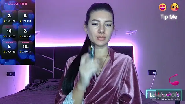 Snapshot of NessyStar chatting on 4, 12, 2024 NessyStar online show from 4, 12, 2024
