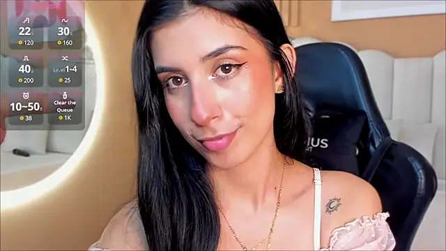 Snapshot of zia_cooper chatting on 5, 3, 2025 zia cooper online show from 5, 3, 2025