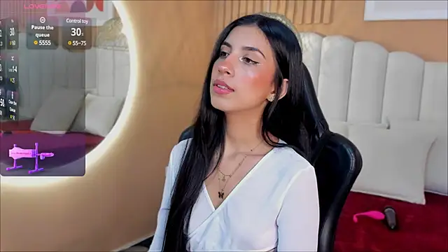 Snapshot of zia_cooper chatting on 6, 3, 2025 zia cooper online show from 6, 3, 2025