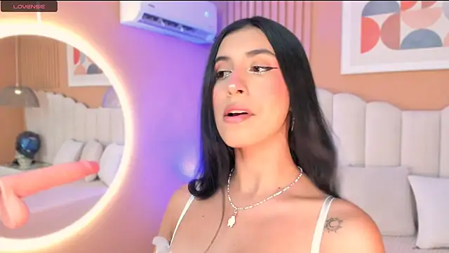 Snapshot of zia_cooper chatting on 3, 10, 2025 zia cooper online show from 3, 10, 2025